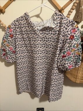 SHEIN Blush Floral Puff Sleeve Embroidered Top